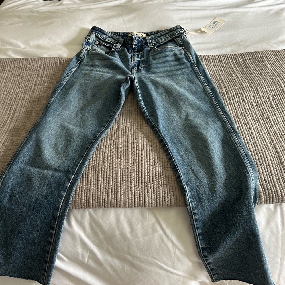 AMO Chloe Crop